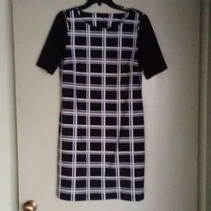 Cute black and white dress.Fun to pair with tights